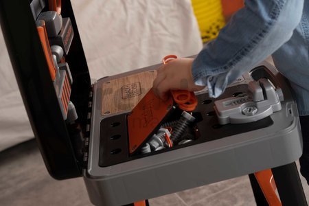 Pracovná dielňa v kufríku 2v1 Bricolo Smart Workbench Black&Decker Smoby rozkladací pracovný stôl s náradím 30 doplnkov