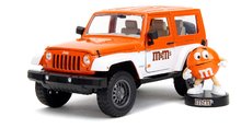 Kisautó Jeep Wrangler 2007 M&M Jada fém nyitható ajtókkal és Orange figura hossza 18 cm 1:24 8 évtől JA3255068